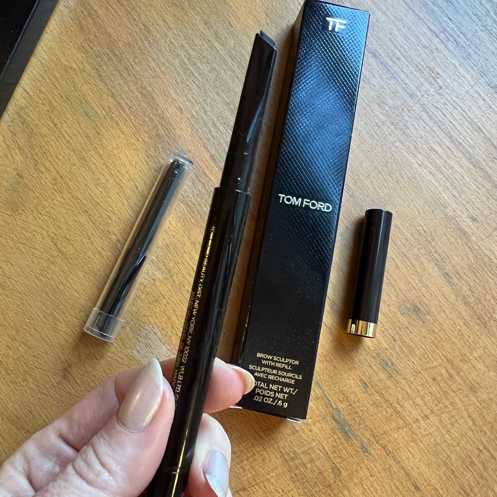 TOM FORD
Brow Sculptor in shade chestnut espresso or granite